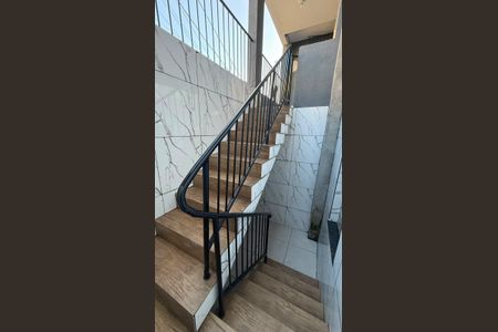 Apartamento para alugar com 100m², 1 quarto e sem vaga Apartamento para alugar com 100m², 1 quarto e sem vagaEscada