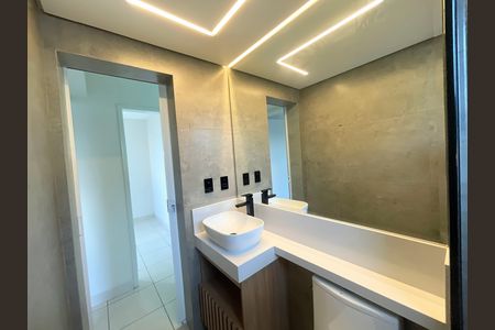 Banheiro social de apartamento à venda com 2 quartos, 60m² em Santa Monica, Belo Horizonte