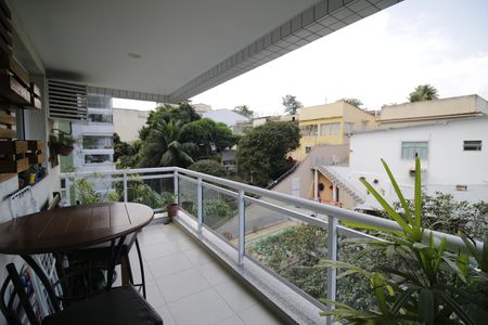 Apartamento à venda com 67m², 2 quartos e 1 vagaVaranda