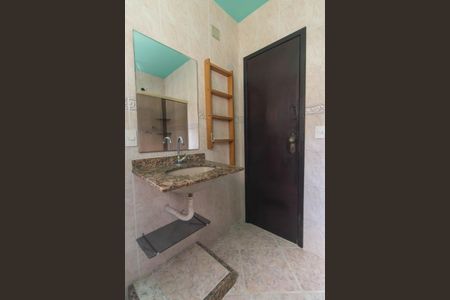 Banheiro de casa para alugar com 1 quarto, 76m² em Lindo Parque, São Gonçalo
