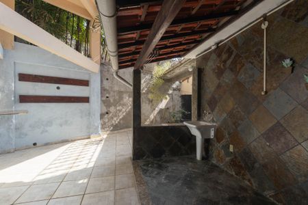 Área externa de casa para alugar com 1 quarto, 76m² em Lindo Parque, São Gonçalo