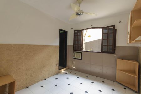 Quarto 1 de casa para alugar com 1 quarto, 76m² em Lindo Parque, São Gonçalo