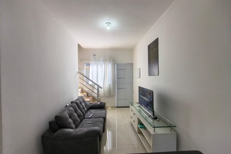 Sala de casa de condomínio para alugar com 2 quartos, 80m² em Balneario Japurá, Praia Grande