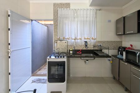 Cozinha  de casa de condomínio para alugar com 2 quartos, 80m² em Balneario Japurá, Praia Grande