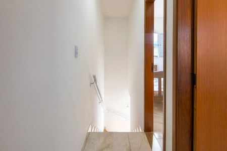 Hall da escada  de casa de condomínio para alugar com 2 quartos, 80m² em Balneario Japurá, Praia Grande