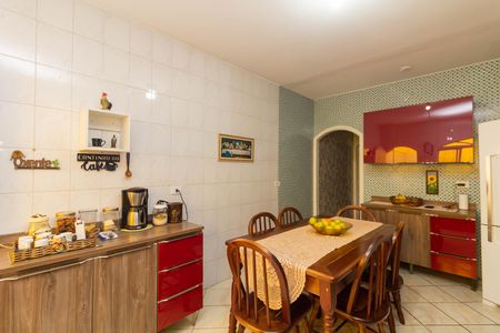 Cozinha de casa para alugar com 3 quartos, 350m² em Jardim Robru, São Paulo