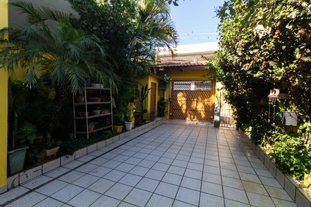 Garagem de casa para alugar com 3 quartos, 350m² em Jardim Robru, São Paulo