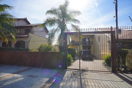 Fachada  de casa à venda com 2 quartos, 200m² em Partenon, Porto Alegre