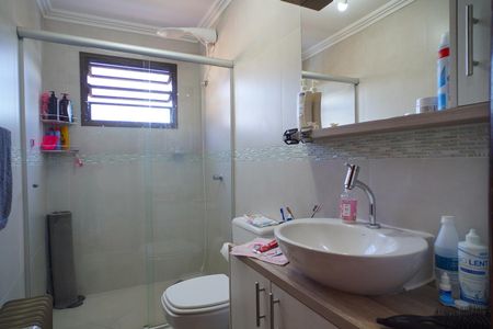 Banheiro  de casa à venda com 2 quartos, 200m² em Partenon, Porto Alegre