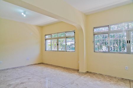 Casa para alugar com 130m², 2 quartos e 1 vaga Casa para alugar com 130m², 2 quartos e 1 vagaSala