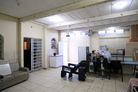 Área Privativa  de casa para alugar com 3 quartos, 300m² em Ipiranga, Belo Horizonte