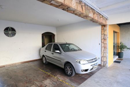 Garagem de casa para alugar com 3 quartos, 300m² em Ipiranga, Belo Horizonte