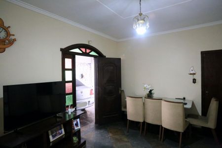 Casa para alugar com 300m², 3 quartos e 1 vaga Casa para alugar com 300m², 3 quartos e 1 vagaSala