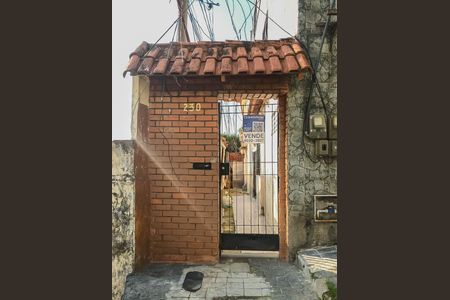 Fachada de casa à venda com 2 quartos, 120m² em Encantado, Rio de Janeiro