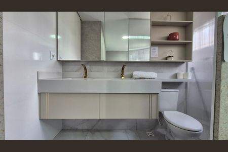 Apartamento para alugar com 110m², 2 quartos e 1 vaga Apartamento para alugar com 110m², 2 quartos e 1 vagaBanheiro da suíte