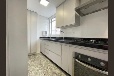 Cozinha de apartamento à venda com 2 quartos, 60m² em Serra, Belo Horizonte
