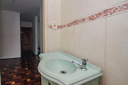 Banheiro social de apartamento à venda com 2 quartos, 70m² em Petrópolis, Porto Alegre