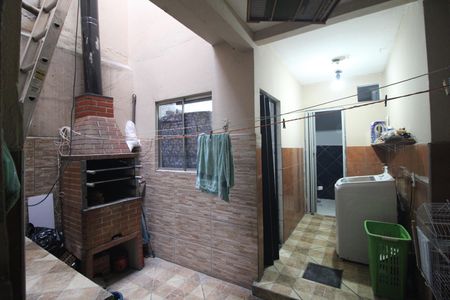 Casa à venda com 110m², 3 quartos e 1 vagaFundos da casa / churrasqueira