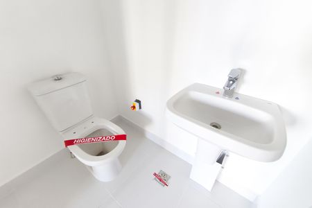 Studio à venda com 25m², 1 quarto e sem vaga Studio à venda com 25m², 1 quarto e sem vagaBanheiro Social