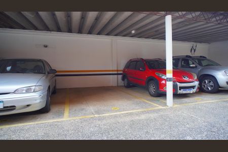 Garagem  de apartamento à venda com 2 quartos, 62m² em Jardim Lindóia, Porto Alegre