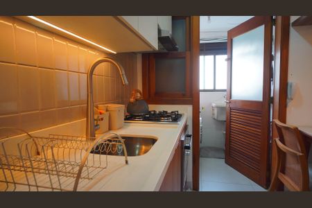 Cozinha e Área de Serviço de apartamento à venda com 2 quartos, 62m² em Jardim Lindóia, Porto Alegre