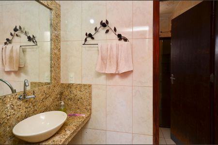 Casa para alugar com 120m², 3 quartos e 2 vagas Casa para alugar com 120m², 3 quartos e 2 vagasBanheiro Social