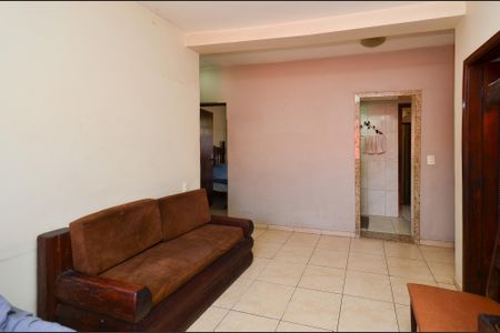 Sala de TV de casa para alugar com 3 quartos, 120m² em São Cristóvão, Belo Horizonte