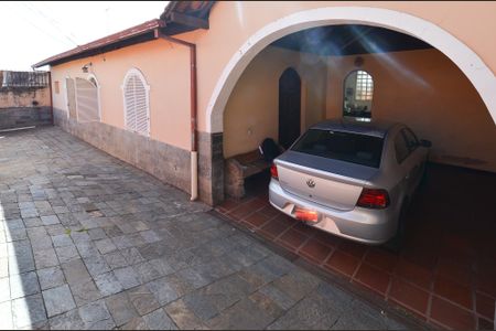 Garagem de casa para alugar com 3 quartos, 120m² em São Cristóvão, Belo Horizonte