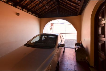 Garagem de casa para alugar com 3 quartos, 120m² em São Cristóvão, Belo Horizonte