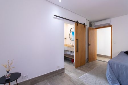 Casa de condomínio para alugar com 252m², 4 quartos e 4 vagas Casa de condomínio para alugar com 252m², 4 quartos e 4 vagasSuite 2