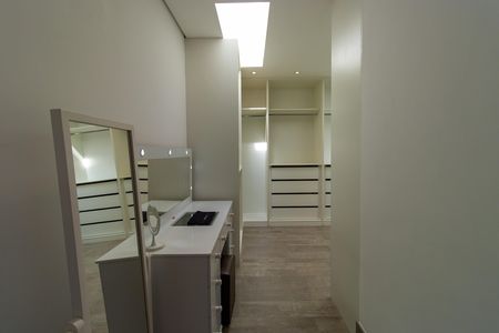 Casa de condomínio para alugar com 252m², 4 quartos e 4 vagas Casa de condomínio para alugar com 252m², 4 quartos e 4 vagasCloset do Quarto 3 - Suíte Master
