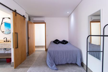 Casa de condomínio para alugar com 252m², 4 quartos e 4 vagas Casa de condomínio para alugar com 252m², 4 quartos e 4 vagasSuite 2