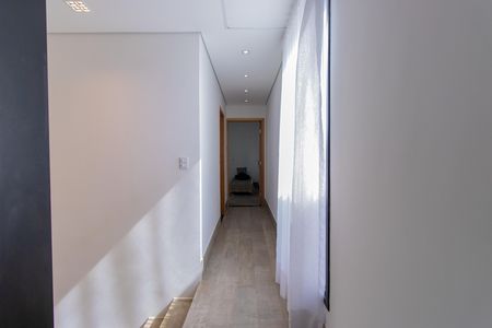 Casa de condomínio para alugar com 252m², 4 quartos e 4 vagas Casa de condomínio para alugar com 252m², 4 quartos e 4 vagasCorredor dos quartos