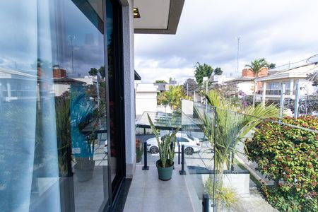 Casa de condomínio para alugar com 252m², 4 quartos e 4 vagas Casa de condomínio para alugar com 252m², 4 quartos e 4 vagasVaranda da Suíte 1