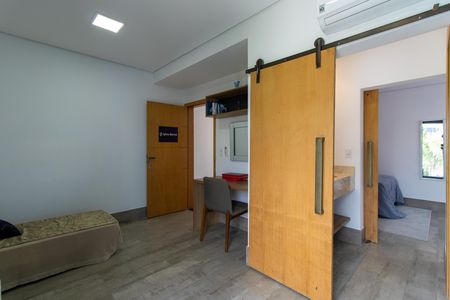 Casa de condomínio para alugar com 252m², 4 quartos e 4 vagas Casa de condomínio para alugar com 252m², 4 quartos e 4 vagasSuíte 1