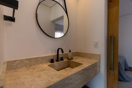 Casa de condomínio para alugar com 252m², 4 quartos e 4 vagas Casa de condomínio para alugar com 252m², 4 quartos e 4 vagasBanheiro da suite 1 e 2