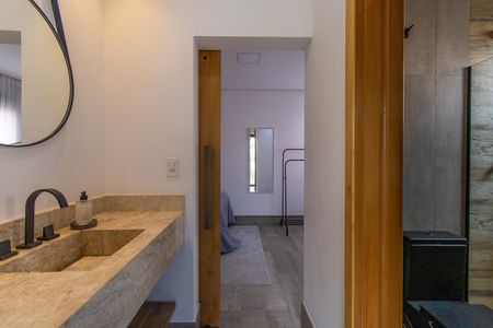 Casa de condomínio para alugar com 252m², 4 quartos e 4 vagas Casa de condomínio para alugar com 252m², 4 quartos e 4 vagasBanheiro da suite 1 e 2