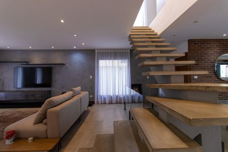 Casa de condomínio para alugar com 252m², 4 quartos e 4 vagas Casa de condomínio para alugar com 252m², 4 quartos e 4 vagasEscadas