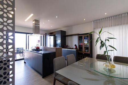 Casa de condomínio para alugar com 252m², 4 quartos e 4 vagas Casa de condomínio para alugar com 252m², 4 quartos e 4 vagasSala/Cozinha