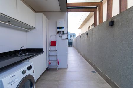 Casa de condomínio para alugar com 252m², 4 quartos e 4 vagas Casa de condomínio para alugar com 252m², 4 quartos e 4 vagasÁrea de Serviço