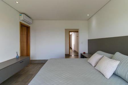 Casa de condomínio para alugar com 252m², 4 quartos e 4 vagas Casa de condomínio para alugar com 252m², 4 quartos e 4 vagasQuarto 3 - Suíte Master