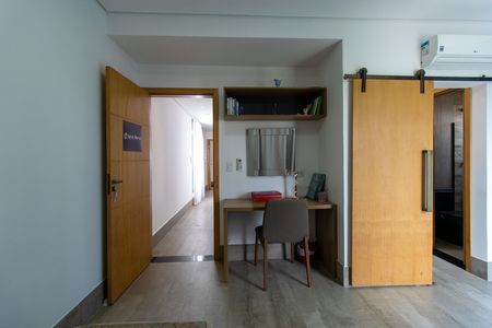 Casa de condomínio para alugar com 252m², 4 quartos e 4 vagas Casa de condomínio para alugar com 252m², 4 quartos e 4 vagasSuíte 1