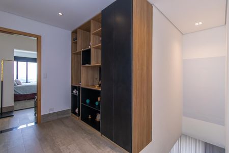 Casa de condomínio para alugar com 252m², 4 quartos e 4 vagas Casa de condomínio para alugar com 252m², 4 quartos e 4 vagasCorredor dos quartos