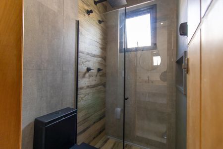 Casa de condomínio para alugar com 252m², 4 quartos e 4 vagas Casa de condomínio para alugar com 252m², 4 quartos e 4 vagasBanheiro da suite 1 e 2