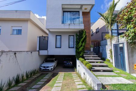 Casa de condomínio para alugar com 252m², 4 quartos e 4 vagas Casa de condomínio para alugar com 252m², 4 quartos e 4 vagasFachada