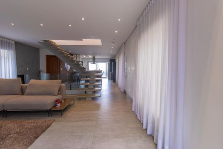 Casa de condomínio para alugar com 252m², 4 quartos e 4 vagas Casa de condomínio para alugar com 252m², 4 quartos e 4 vagasSala