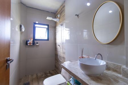 Casa de condomínio para alugar com 252m², 4 quartos e 4 vagas Casa de condomínio para alugar com 252m², 4 quartos e 4 vagasBanheiro do Espaço 2