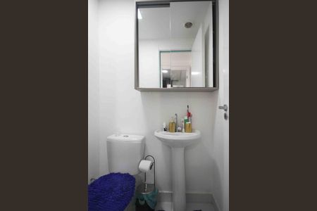 Banheiro de apartamento para alugar com 2 quartos, 32m² em Vila Ivone, São Paulo