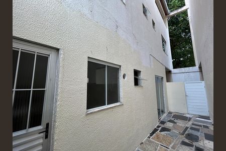 Casa para alugar com 200m², 2 quartos e 2 vagasFachada