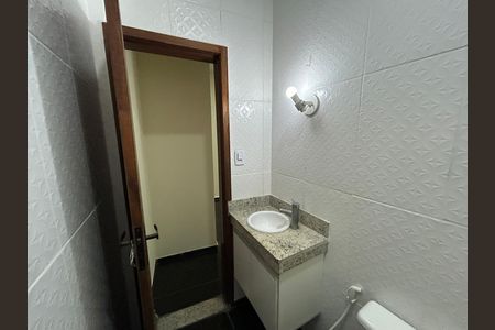 Casa para alugar com 200m², 2 quartos e 2 vagasBanheiro Social 1